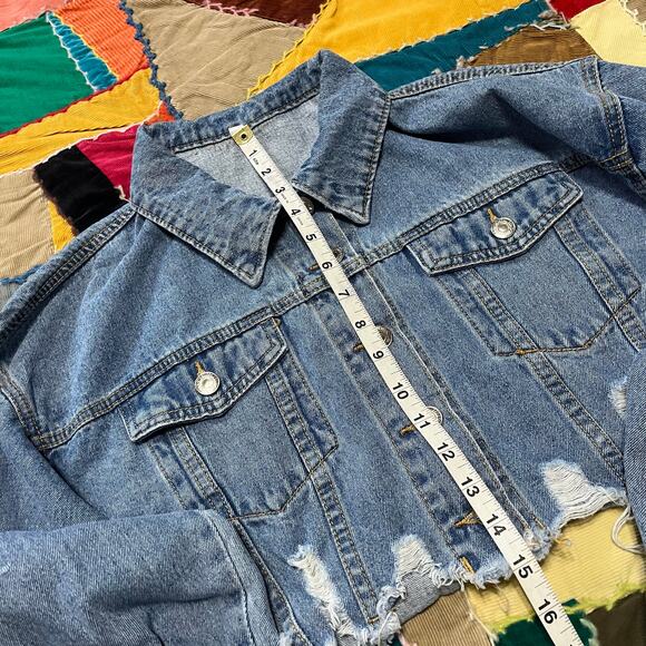 Levi’s Women’s Cropped Cut Off Denim Trucker Jacket Medium - Picture 4 of 6